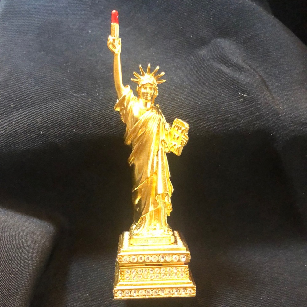 Lady Liberty compact